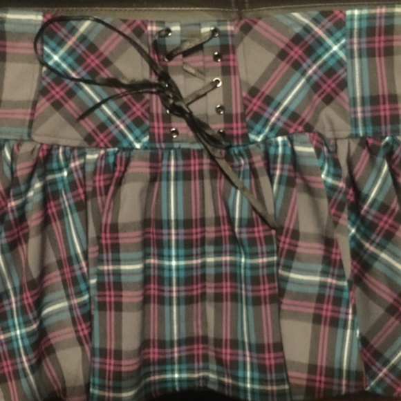 Flirty, plaid, pleated miniskirt by candies - Picture 2 of 3